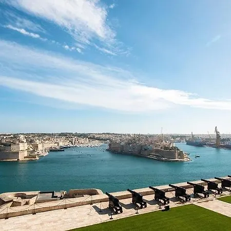 Fort St Angelo Mansions Harbour Views